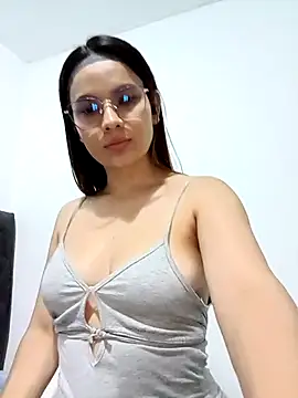 Samantha Castro  online show from 02.26.26