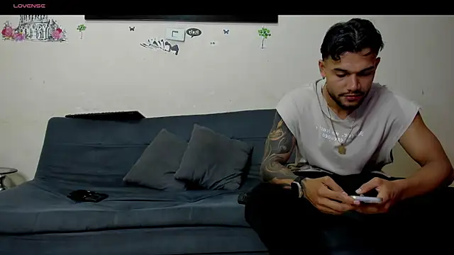 Snapshot of heteros_hot_ chatting on 06.30.26 heteros hot online show from 06.30.26