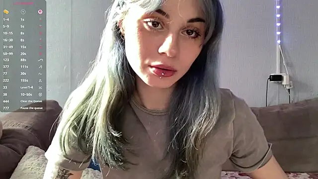 Snapshot of Emmibrilson chatting on 04.25.26 Emmibrilson online show from 04.25.26
