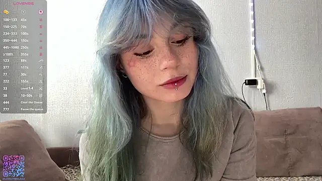 Snapshot of Emmibrilson chatting on 05.03.26 Emmibrilson online show from 05.03.26