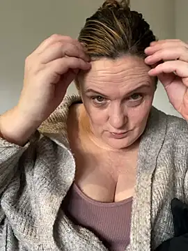 Busty-GilfQuinn online show from 02.24.26