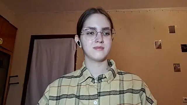 Snapshot of Katelemon chatting on 04.13.26 Katelemon online show from 04.13.26