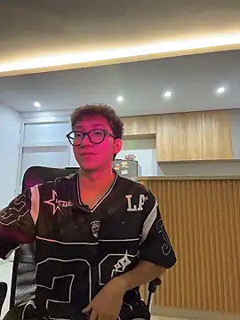 Snapshot of Apolo_137 chatting on 04.14.26 Apolo 137 online show from 04.14.26