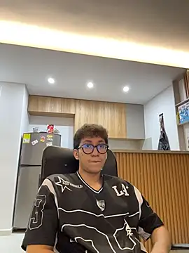 Snapshot of Apolo_137 chatting on 04.16.26 Apolo 137 online show from 04.16.26