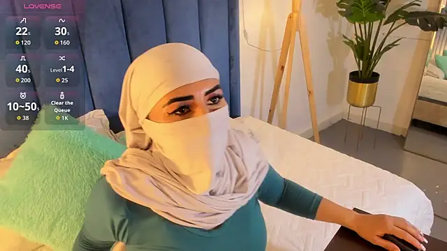 Snapshot of _jamiila chatting on 03.10.26 jamiila online show from 03.10.26