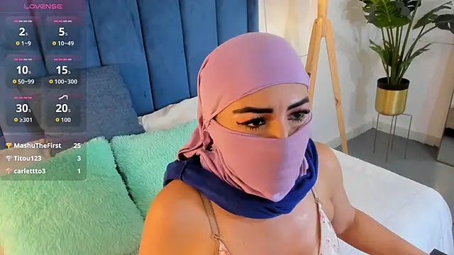 Snapshot of _jamiila chatting on 03.11.26 jamiila online show from 03.11.26