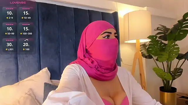 Snapshot of _jamiila chatting on 04.09.26 jamiila online show from 04.09.26