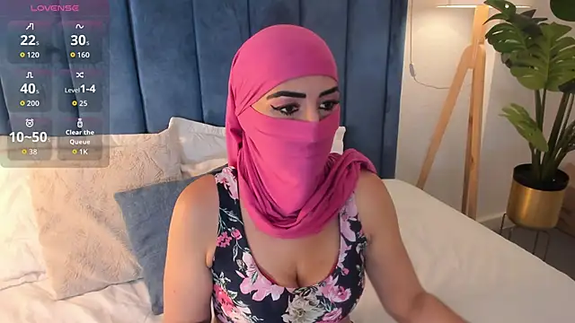 Snapshot of _jamiila chatting on 04.11.26 jamiila online show from 04.11.26