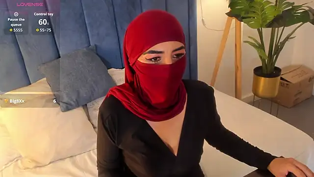 Snapshot of _jamiila chatting on 04.14.26 jamiila online show from 04.14.26