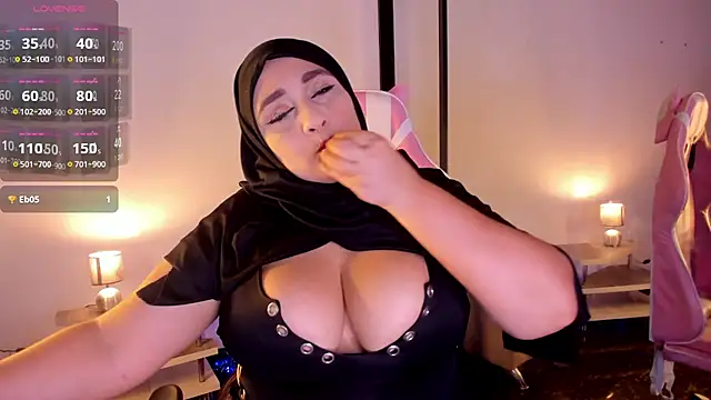 HijabiMilff online show from 05.12.26