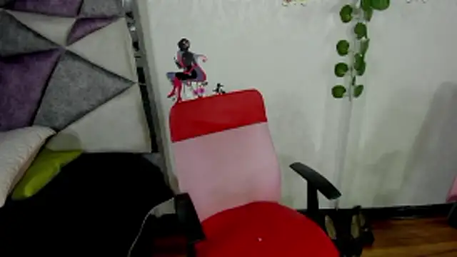 Snapshot of JennieRider chatting on 05.08.26 JennieRider online show from 05.08.26