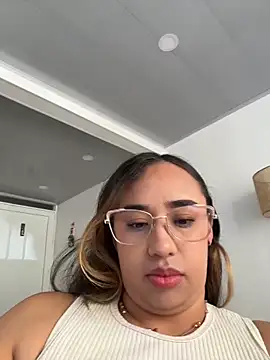 Snapshot of Eyssha chatting on 02.26.26 Eyssha online show from 02.26.26