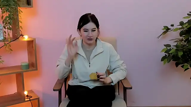 Snapshot of TwilaMode chatting on 02.22.26 TwilaMode online show from 02.22.26