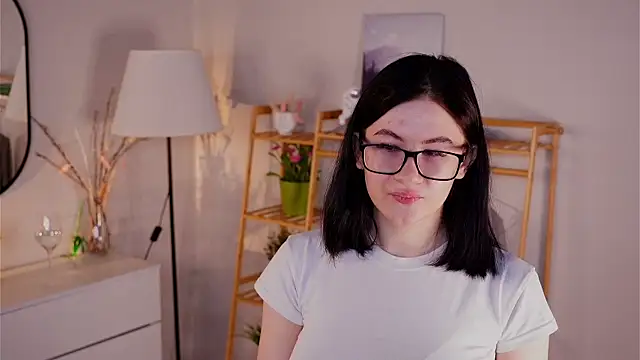 Snapshot of TwilaMode chatting on 03.02.26 TwilaMode online show from 03.02.26