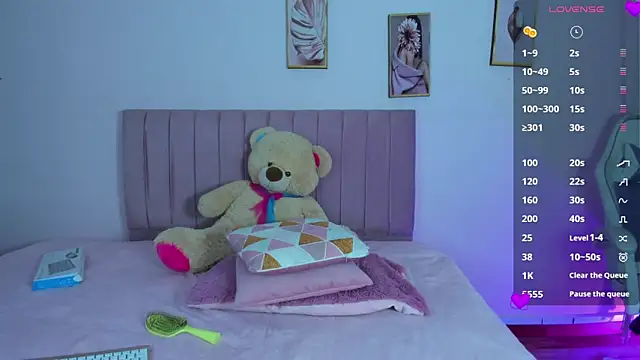 Zoow bluussh online show from 03.25.26