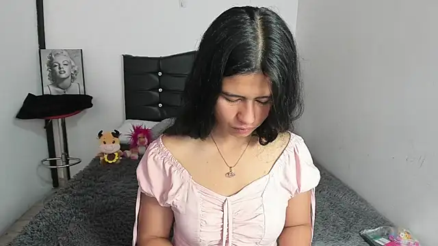 LatinaQueen23 online show from 04.11.26
