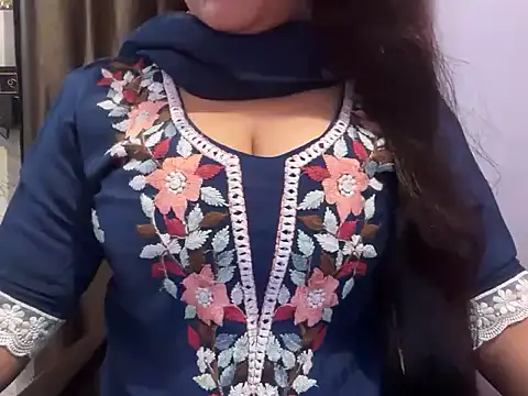Snapshot of Avneet_kaurr1 chatting on 06.08.26 Avneet kaurr1 online show from 06.08.26