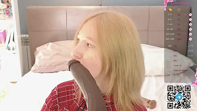 Snapshot of Mira_Berto chatting on 04.12.26 Mira Berto online show from 04.12.26