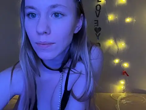 Snapshot of Vikkie_seXyGiiiirl_XoXo chatting on 02.25.26 Vikkie seXyGiiiirl XoXo online show from 02.25.26