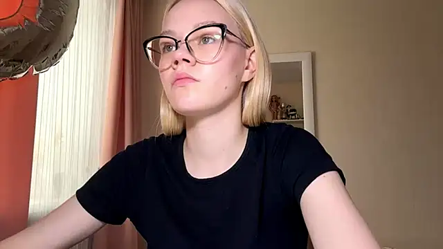 MiaCashe online show from 04.10.26