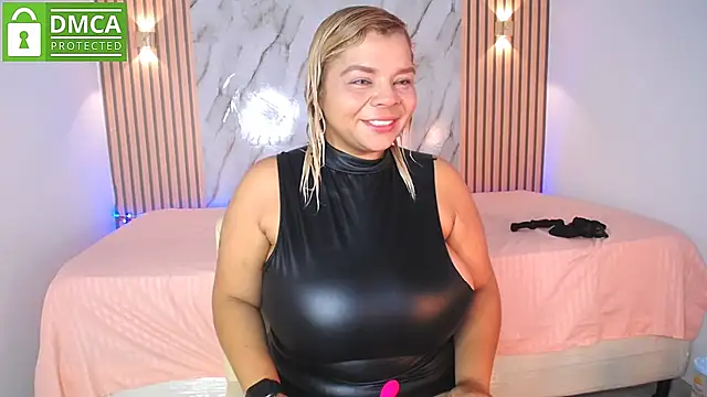 Snapshot of CasieBigtits chatting on 05.30.26 CasieBigtits online show from 05.30.26