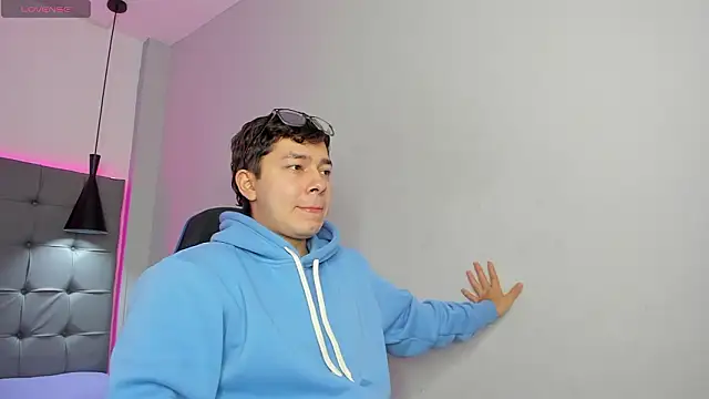 Julian Smith21 online show from 03.12.26