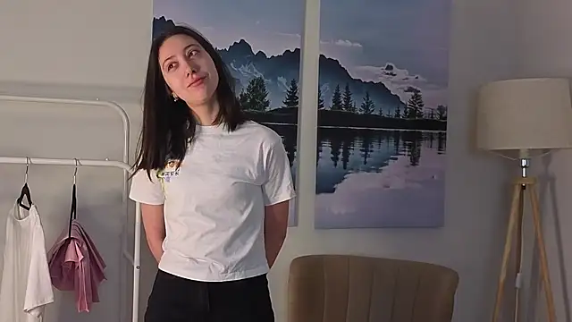 Snapshot of DoraWhitrock chatting on 02.27.26 DoraWhitrock online show from 02.27.26