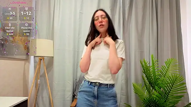 DoraWhitrock online show from 03.20.26