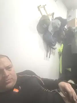 Snapshot of elcaste69 chatting on 03.01.26 elcaste69 online show from 03.01.26