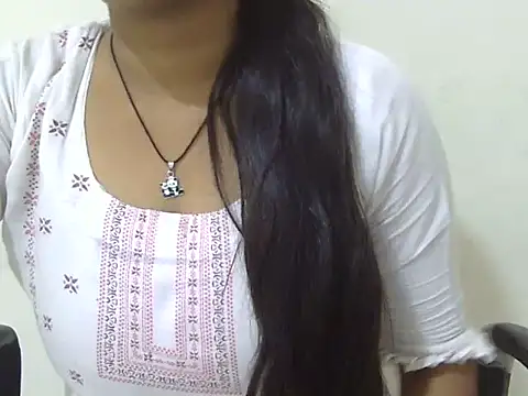 Snapshot of cute_momo_love chatting on 06.17.26 cute momo love online show from 06.17.26