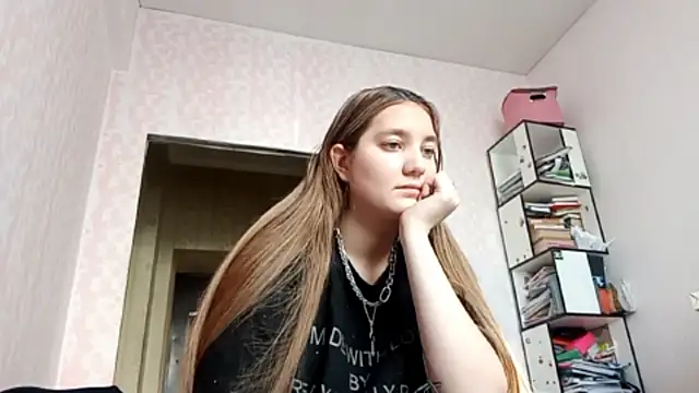 Snapshot of JanineThielman chatting on 04.29.26 JanineThielman online show from 04.29.26