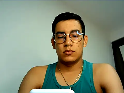 Snapshot of Noahfox19 chatting on 03.18.26 Noahfox19 online show from 03.18.26