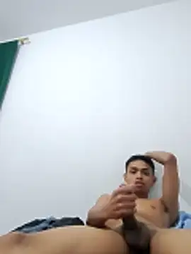 Snapshot of Lluviadeorohd chatting on 02.23.26 Lluviadeorohd online show from 02.23.26