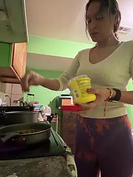 Snapshot of celenia chatting on 02.27.26 celenia online show from 02.27.26