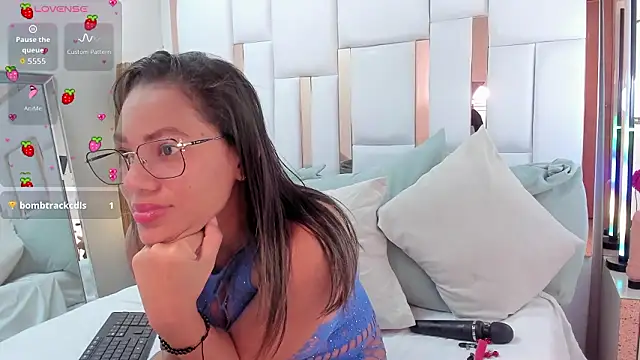 Snapshot of charlottehart1 chatting on 02.28.26 charlottehart1 online show from 02.28.26