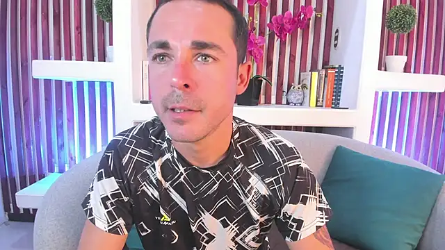 Snapshot of Adams_Sanz chatting on 05.08.26 Adams Sanz online show from 05.08.26