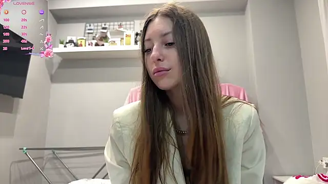 Snapshot of selena_favn chatting on 06.12.26 selena favn online show from 06.12.26