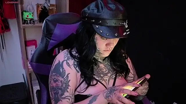 Snapshot of aradia_66 chatting on 07.25.26 aradia 66 online show from 07.25.26