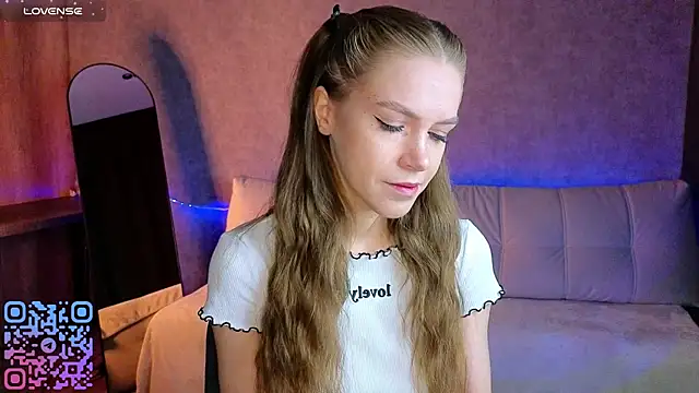 Snapshot of melee_eva chatting on 04.12.26 melee eva online show from 04.12.26