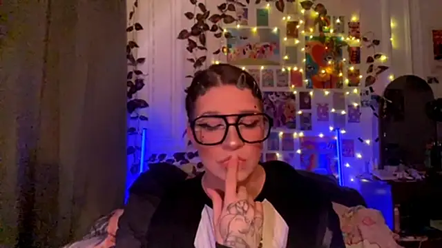 Snapshot of moonvampiq chatting on 02.26.26 moonvampiq online show from 02.26.26