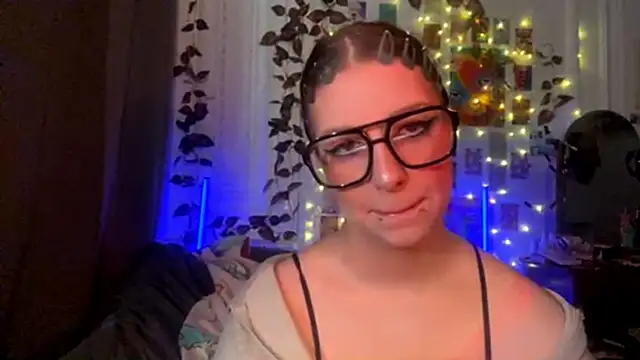 Snapshot of moonvampiq chatting on 03.01.26 moonvampiq online show from 03.01.26