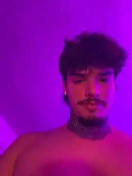 Snapshot of SNAKEARM chatting on 02.25.26 SNAKEARM online show from 02.25.26