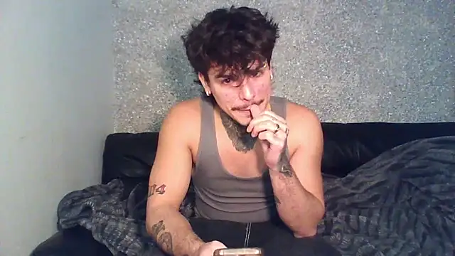 Snapshot of SNAKEARM chatting on 02.27.26 SNAKEARM online show from 02.27.26