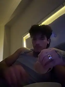 Snapshot of SNAKEARM chatting on 02.28.26 SNAKEARM online show from 02.28.26