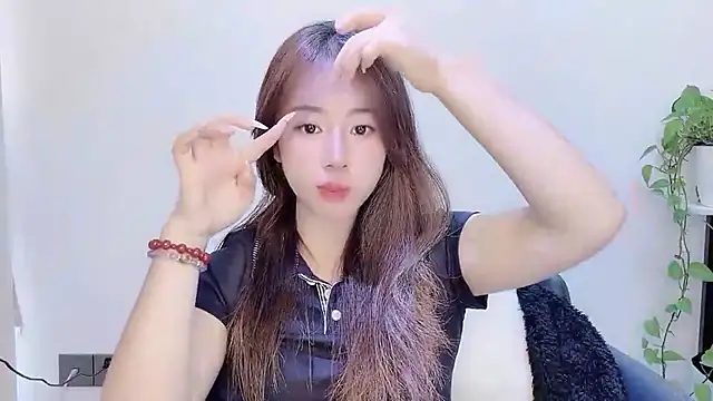 Snapshot of Baixi-01 chatting on 05.06.26 Baixi-01 online show from 05.06.26