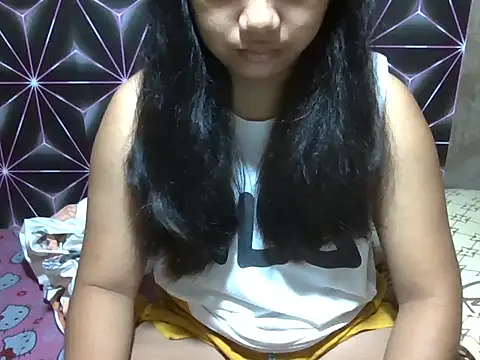 Snapshot of Flowerbebe chatting on 04.22.26 Flowerbebe online show from 04.22.26