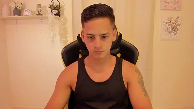 Snapshot of sexy_andres01 chatting on 03.01.26 sexy andres01 online show from 03.01.26