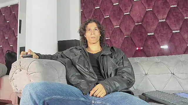 Snapshot of TonyBenedetti chatting on 05.10.26 TonyBenedetti online show from 05.10.26