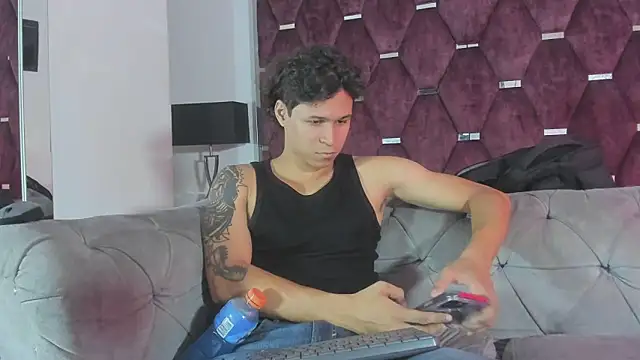 Snapshot of TonyBenedetti chatting on 06.08.26 TonyBenedetti online show from 06.08.26