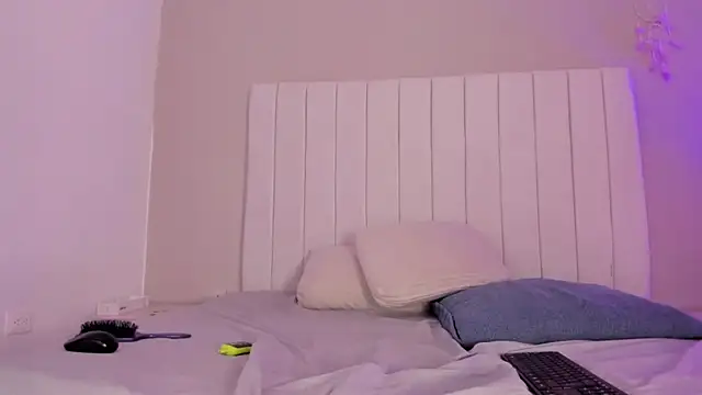 sophia walkett  online show from 04.09.26